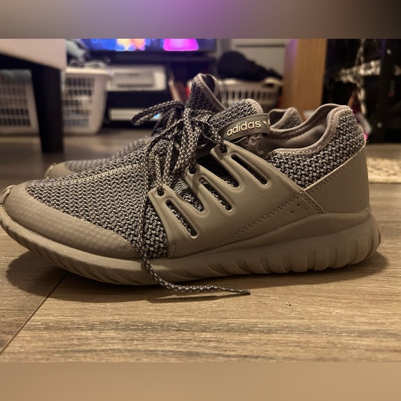 Adidas running shoes - Picture 2 of 4